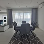 Blue شقة ماكارسكا