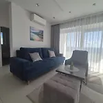 Blue * ماكارسكا